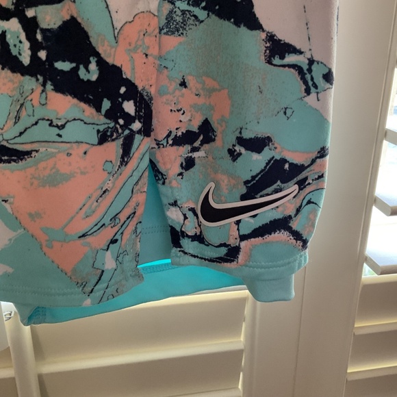 Nike Performance Skirt Patterned Fabric Design Small - Picture 2 of 3